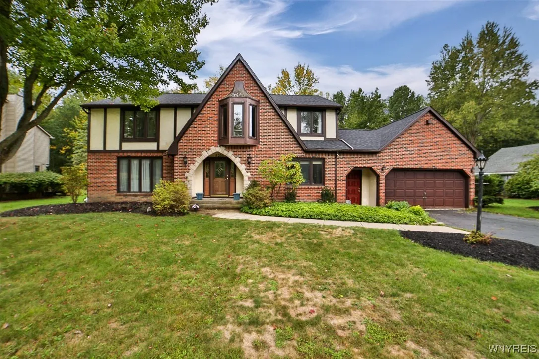 8205 Clarherst Drive, Clarence, New York 14051, Clarence, New York 14051, 4 Bedrooms Bedrooms, 9 Rooms Rooms,2 BathroomsBathrooms,Residential,For Sale,8205 Clarherst Drive, Clarence, New York 14051,0,B1640077