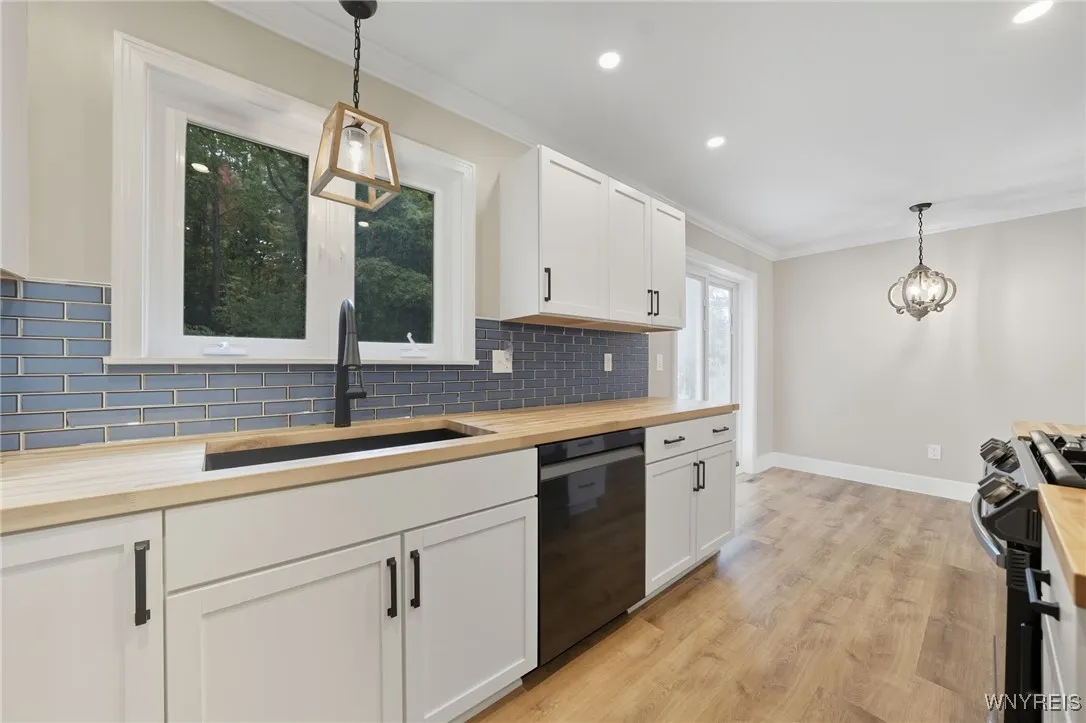 6305 Milestrip Road, Orchard Park, New York 14127, Orchard Park, New York 14127, 2 Bedrooms Bedrooms, 5 Rooms Rooms,1 BathroomBathrooms,Residential,For Sale,6305 Milestrip Road, Orchard Park, New York 14127,0,B1644467