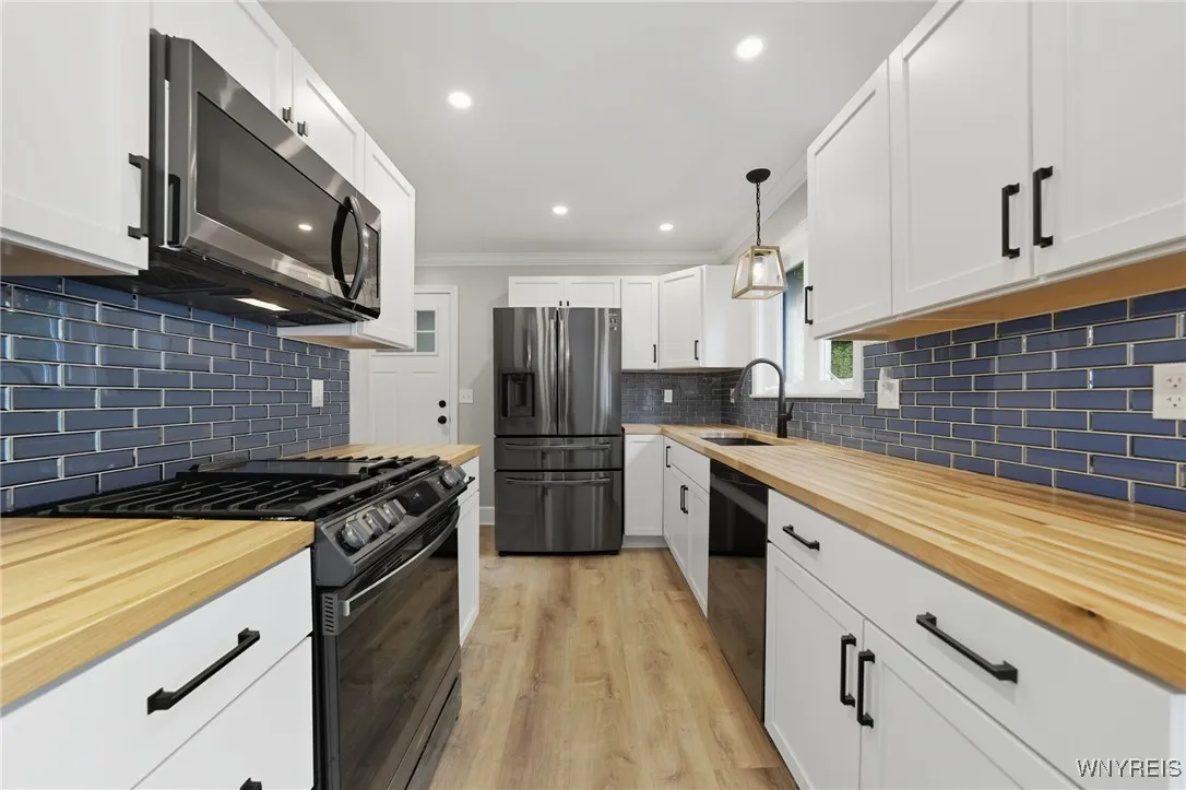 6305 Milestrip Road, Orchard Park, New York 14127, Orchard Park, New York 14127, 2 Bedrooms Bedrooms, 5 Rooms Rooms,1 BathroomBathrooms,Residential,For Sale,6305 Milestrip Road, Orchard Park, New York 14127,0,B1644467