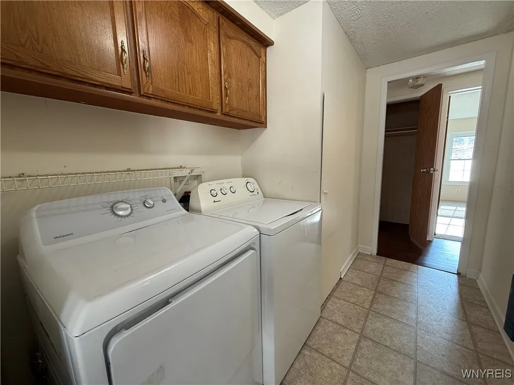 8 Holly Lane, Cheektowaga, New York 14227, Cheektowaga, New York 14227, 2 Bedrooms Bedrooms, 5 Rooms Rooms,2 BathroomsBathrooms,Residential,For Sale,8 Holly Lane, Cheektowaga, New York 14227,0,B1645069