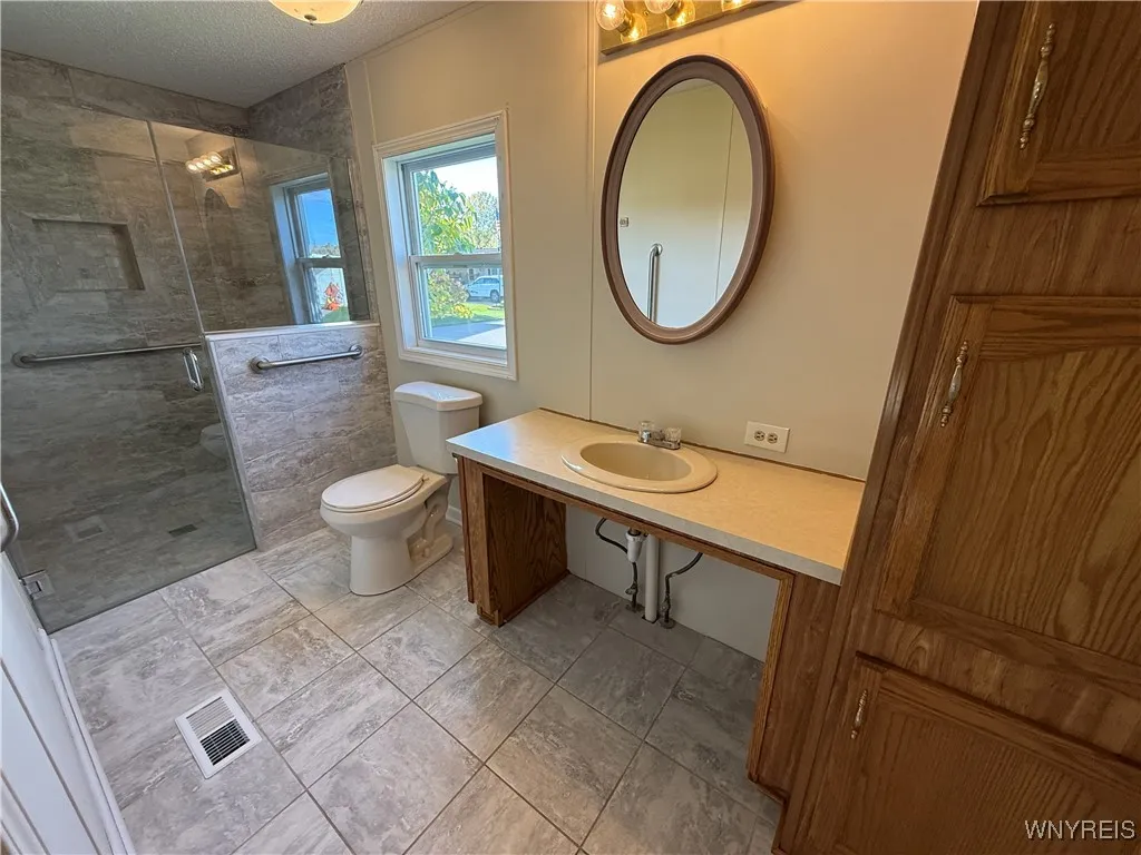 8 Holly Lane, Cheektowaga, New York 14227, Cheektowaga, New York 14227, 2 Bedrooms Bedrooms, 5 Rooms Rooms,2 BathroomsBathrooms,Residential,For Sale,8 Holly Lane, Cheektowaga, New York 14227,0,B1645069