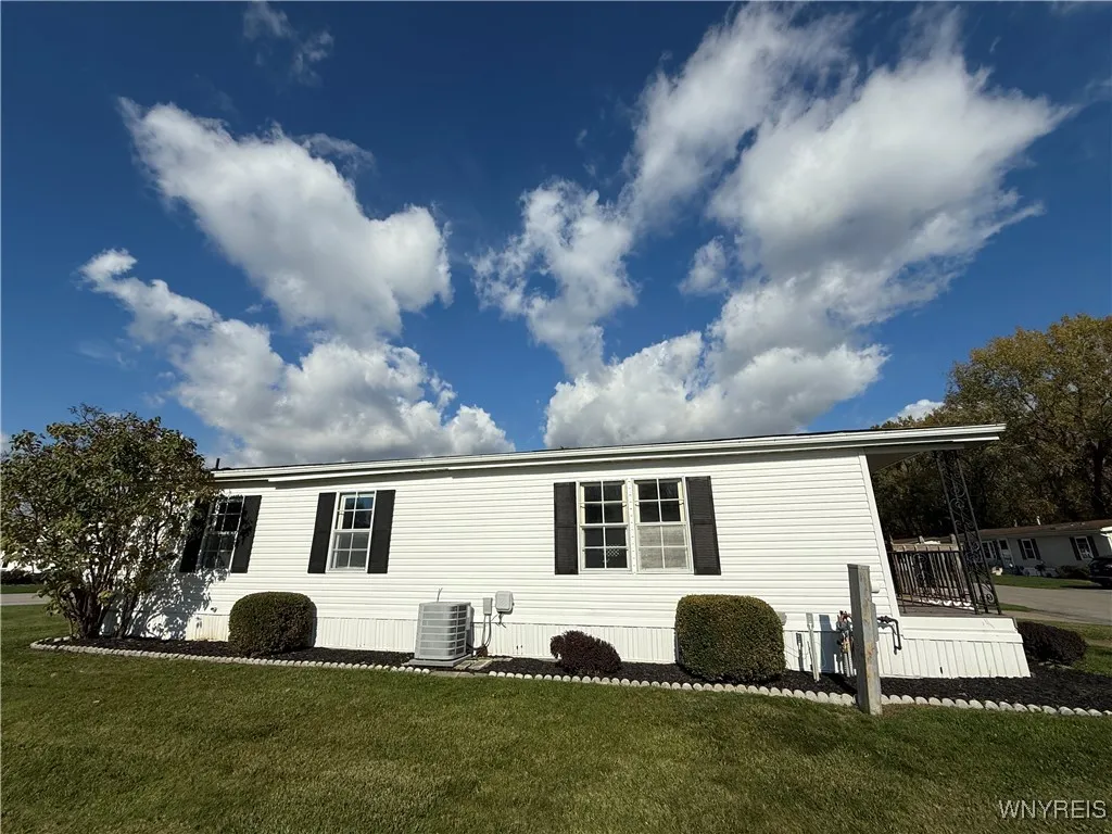 8 Holly Lane, Cheektowaga, New York 14227, Cheektowaga, New York 14227, 2 Bedrooms Bedrooms, 5 Rooms Rooms,2 BathroomsBathrooms,Residential,For Sale,8 Holly Lane, Cheektowaga, New York 14227,0,B1645069