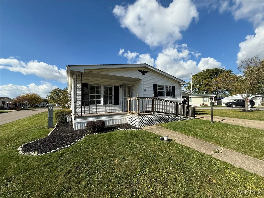 8 Holly Lane, Cheektowaga, New York 14227, Cheektowaga, New York 14227, 2 Bedrooms Bedrooms, 5 Rooms Rooms,2 BathroomsBathrooms,Residential,For Sale,8 Holly Lane, Cheektowaga, New York 14227,0,B1645069