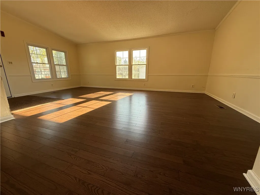 8 Holly Lane, Cheektowaga, New York 14227, Cheektowaga, New York 14227, 2 Bedrooms Bedrooms, 5 Rooms Rooms,2 BathroomsBathrooms,Residential,For Sale,8 Holly Lane, Cheektowaga, New York 14227,0,B1645069