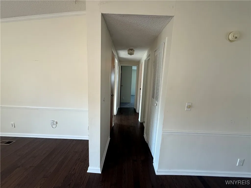 8 Holly Lane, Cheektowaga, New York 14227, Cheektowaga, New York 14227, 2 Bedrooms Bedrooms, 5 Rooms Rooms,2 BathroomsBathrooms,Residential,For Sale,8 Holly Lane, Cheektowaga, New York 14227,0,B1645069