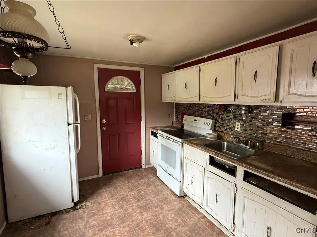 24851 Arbor Drive, Watertown Town, New York 13601, Watertown Town, New York 13601, 3 Bedrooms Bedrooms, 6 Rooms Rooms,1 BathroomBathrooms,Residential,For Sale,24851 Arbor Drive, Watertown Town, New York 13601,0,S1644912