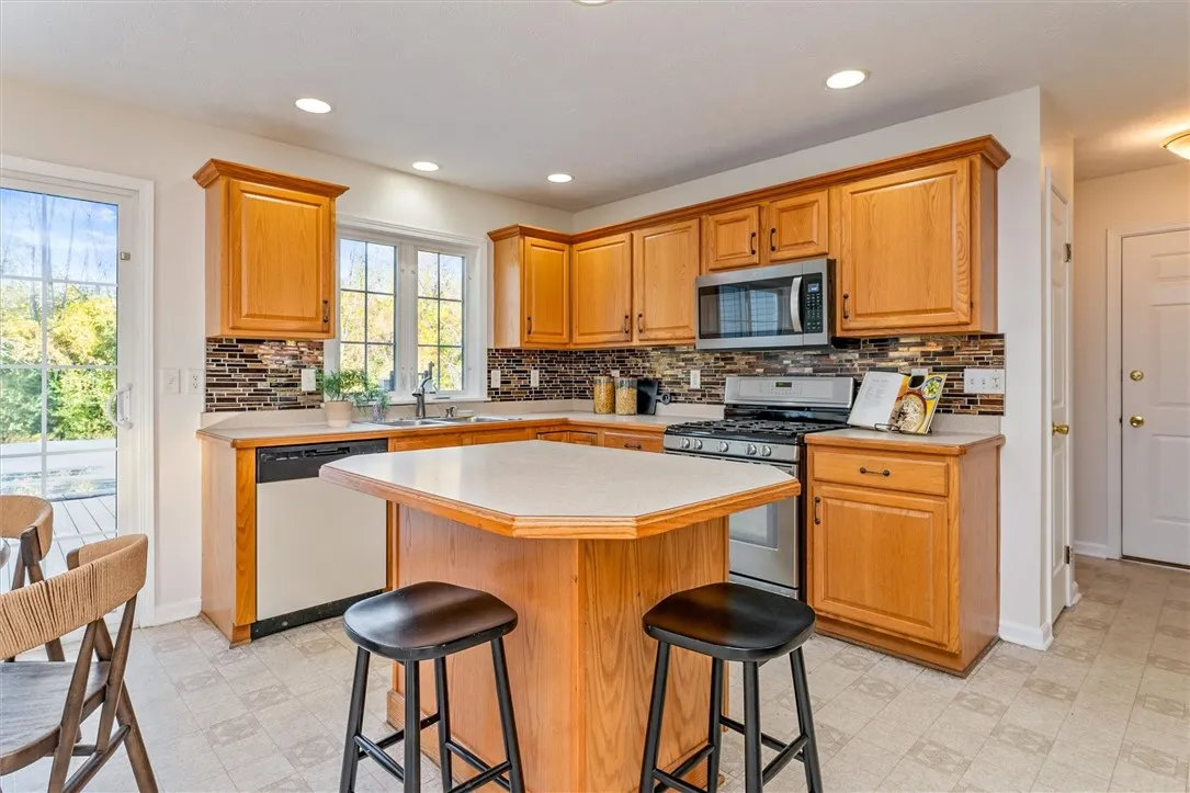 148 Bronze Leaf, Greece, New York 14612, Greece, New York 14612, 4 Bedrooms Bedrooms, 8 Rooms Rooms,2 BathroomsBathrooms,Residential,For Sale,148 Bronze Leaf, Greece, New York 14612,0,R1644979