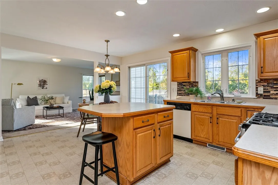 148 Bronze Leaf, Greece, New York 14612, Greece, New York 14612, 4 Bedrooms Bedrooms, 8 Rooms Rooms,2 BathroomsBathrooms,Residential,For Sale,148 Bronze Leaf, Greece, New York 14612,0,R1644979