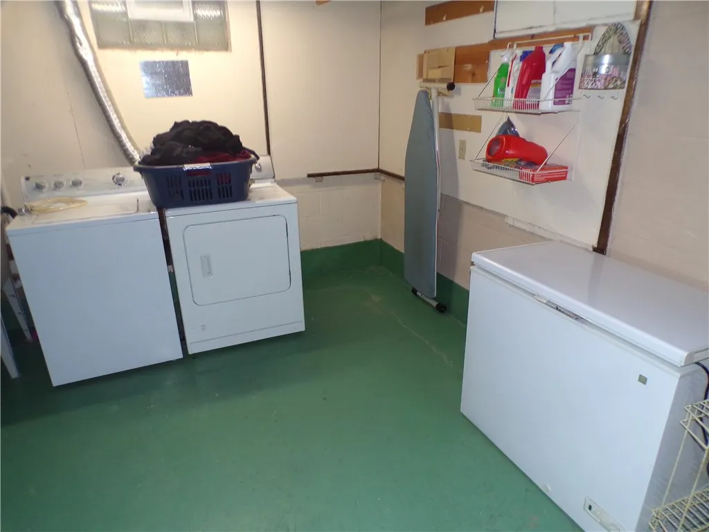 164 Sherwood Drive, Parma, New York 14468, Parma, New York 14468, 3 Bedrooms Bedrooms, 6 Rooms Rooms,1 BathroomBathrooms,Residential,For Sale,164 Sherwood Drive, Parma, New York 14468,0,R1645105