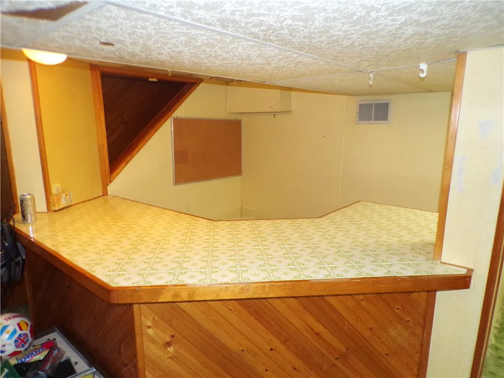 164 Sherwood Drive, Parma, New York 14468, Parma, New York 14468, 3 Bedrooms Bedrooms, 6 Rooms Rooms,1 BathroomBathrooms,Residential,For Sale,164 Sherwood Drive, Parma, New York 14468,0,R1645105