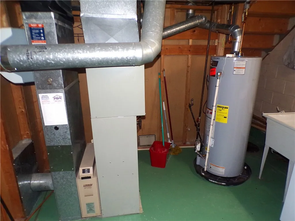 164 Sherwood Drive, Parma, New York 14468, Parma, New York 14468, 3 Bedrooms Bedrooms, 6 Rooms Rooms,1 BathroomBathrooms,Residential,For Sale,164 Sherwood Drive, Parma, New York 14468,0,R1645105