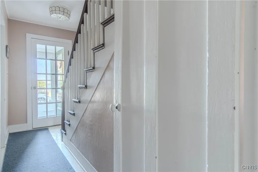 Hallway/ Foyer