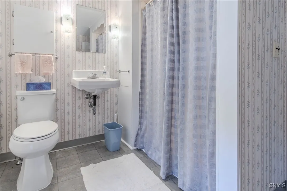 Full 2nd floor bath