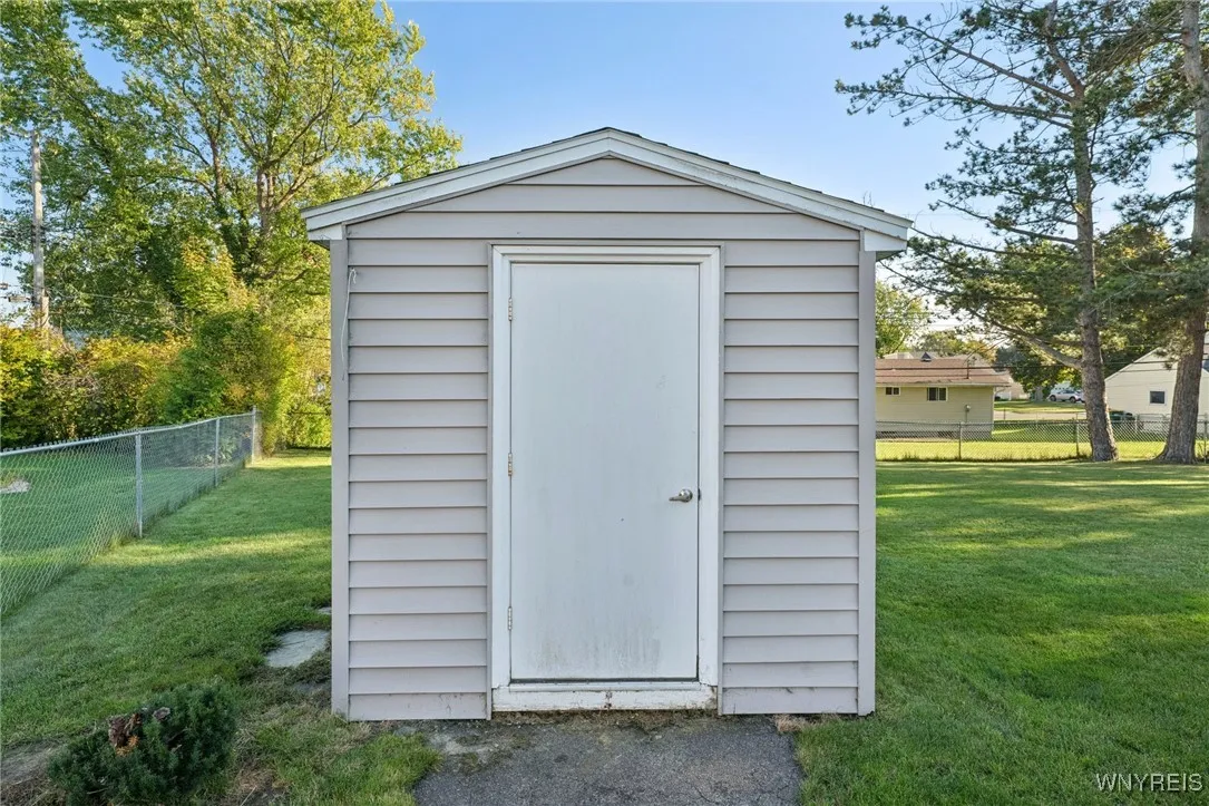 3341 Carol Ct, Hamburg, New York 14219, Hamburg, New York 14219, 5 Bedrooms Bedrooms, 10 Rooms Rooms,2 BathroomsBathrooms,Residential,For Sale,3341 Carol Ct, Hamburg, New York 14219,0,B1645187