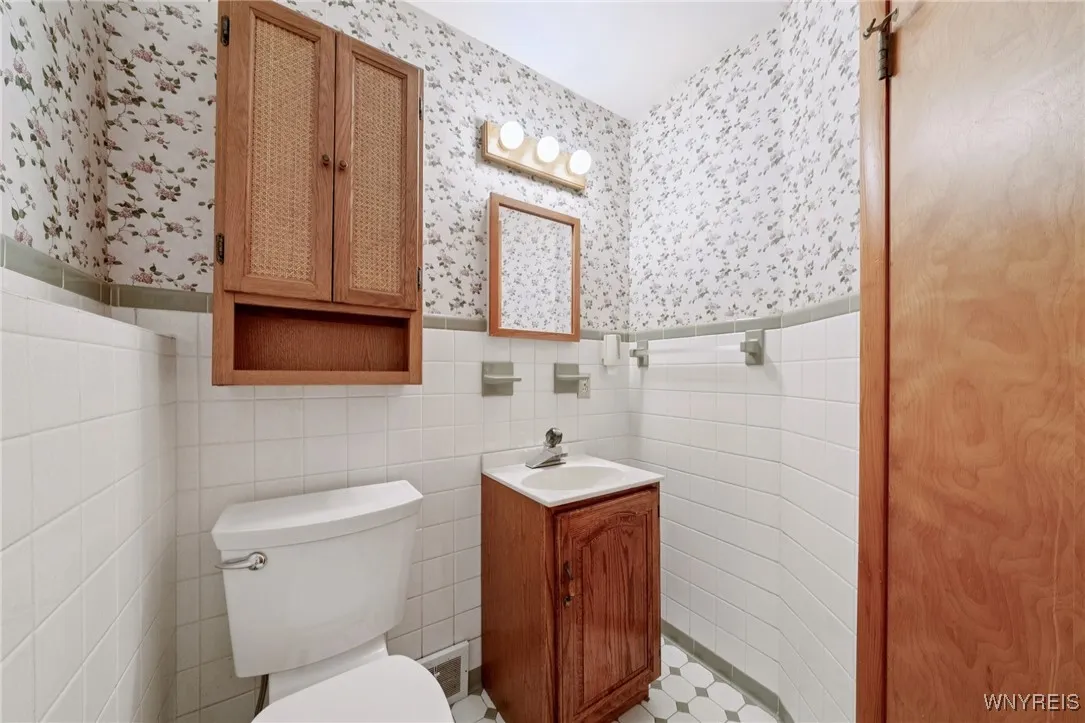 3341 Carol Ct, Hamburg, New York 14219, Hamburg, New York 14219, 5 Bedrooms Bedrooms, 10 Rooms Rooms,2 BathroomsBathrooms,Residential,For Sale,3341 Carol Ct, Hamburg, New York 14219,0,B1645187