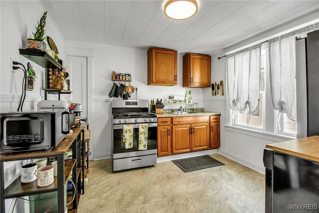 96 Stevenson Street, Buffalo, New York 14220, Buffalo, New York 14220, 6 Bedrooms Bedrooms, ,2 BathroomsBathrooms,Residential,For Sale,96 Stevenson Street, Buffalo, New York 14220,0,B1645160