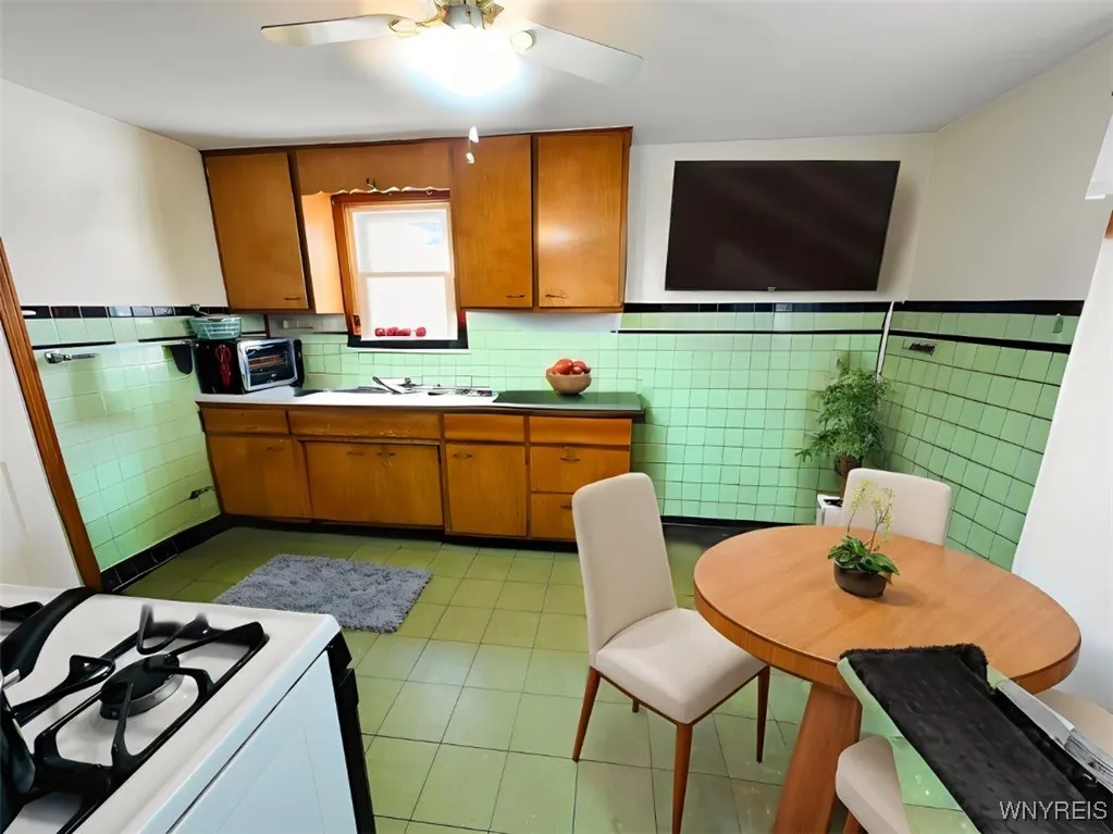 Photo has been Virtually Staged