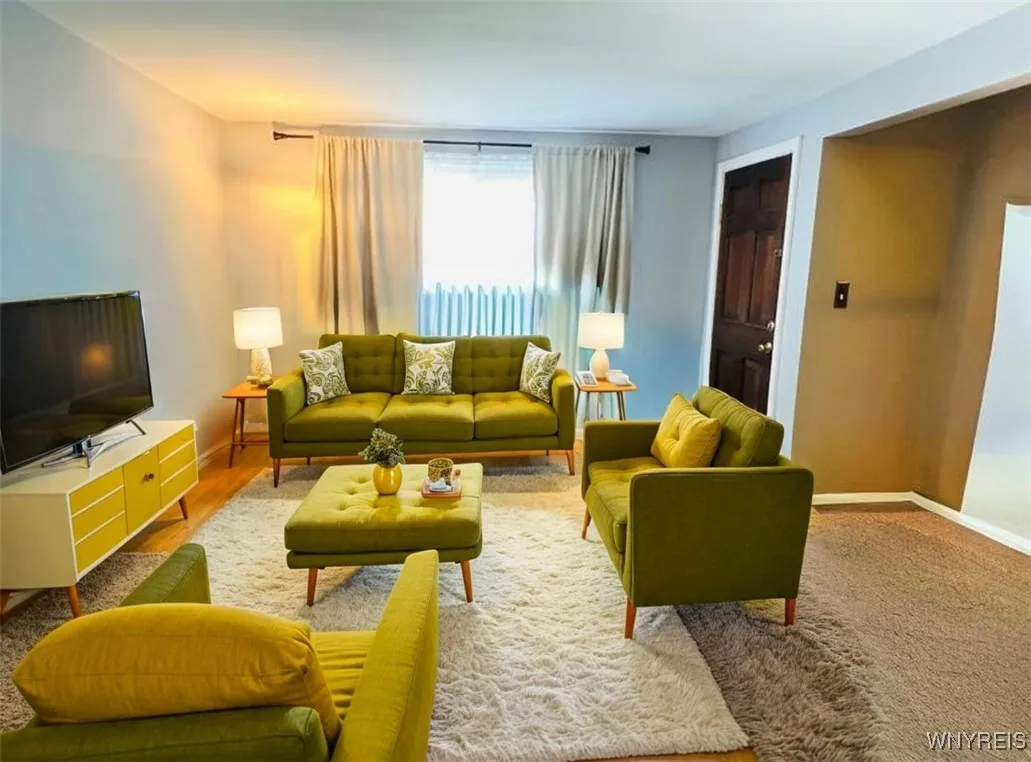 Photo has been Virtually Staged