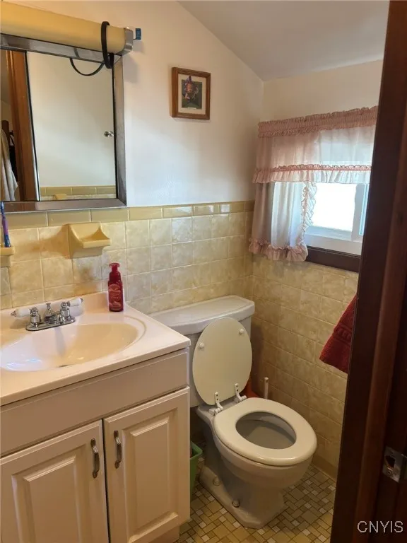 703 Ash Street, Syracuse, New York 13208, Syracuse, New York 13208, 5 Bedrooms Bedrooms, ,2 BathroomsBathrooms,Residential,For Sale,703 Ash Street, Syracuse, New York 13208,0,S1645085