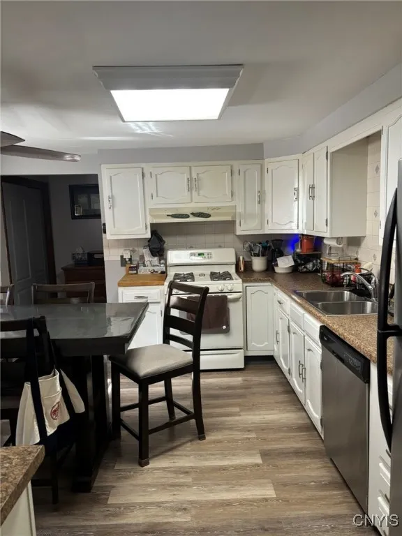 703 Ash Street, Syracuse, New York 13208, Syracuse, New York 13208, 5 Bedrooms Bedrooms, ,2 BathroomsBathrooms,Residential,For Sale,703 Ash Street, Syracuse, New York 13208,0,S1645085