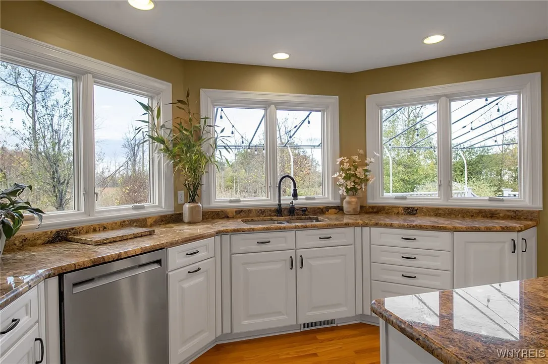 4692 Brentwood Drive, Clarence, New York 14221, Clarence, New York 14221, 4 Bedrooms Bedrooms, 9 Rooms Rooms,2 BathroomsBathrooms,Residential,For Sale,4692 Brentwood Drive, Clarence, New York 14221,0,B1645159