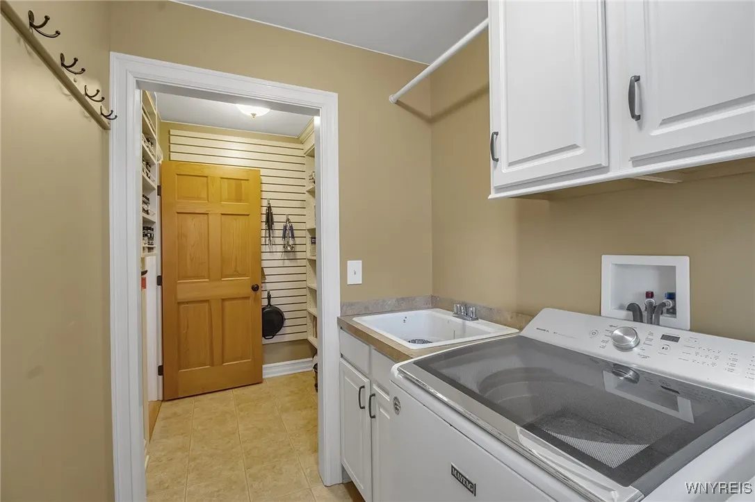 4692 Brentwood Drive, Clarence, New York 14221, Clarence, New York 14221, 4 Bedrooms Bedrooms, 9 Rooms Rooms,2 BathroomsBathrooms,Residential,For Sale,4692 Brentwood Drive, Clarence, New York 14221,0,B1645159