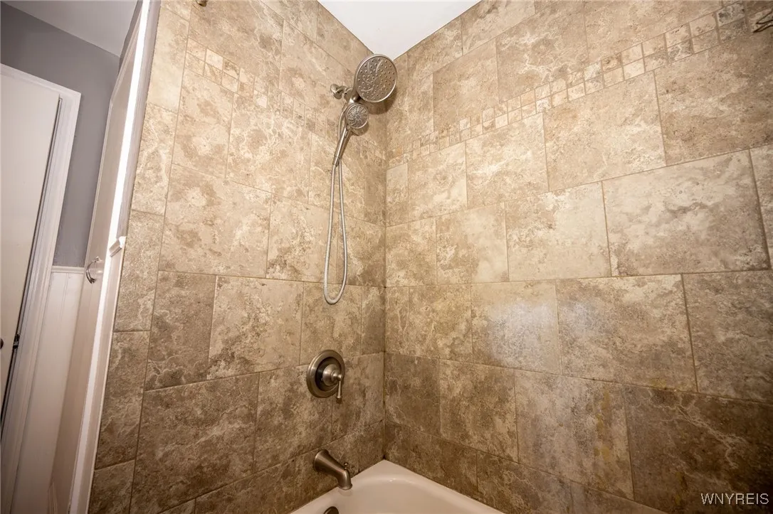 370 Green Street, Lockport City, New York 14094, Lockport City, New York 14094, 3 Bedrooms Bedrooms, 6 Rooms Rooms,1 BathroomBathrooms,Residential,For Sale,370 Green Street, Lockport City, New York 14094,0,B1644665