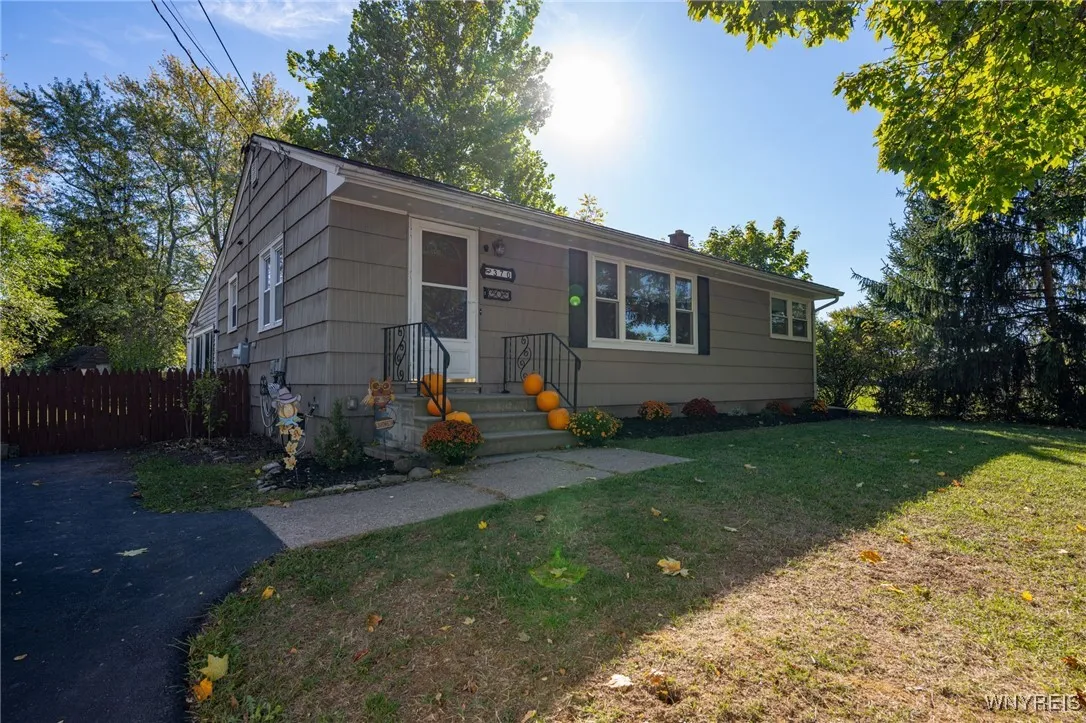 370 Green Street, Lockport City, New York 14094, Lockport City, New York 14094, 3 Bedrooms Bedrooms, 6 Rooms Rooms,1 BathroomBathrooms,Residential,For Sale,370 Green Street, Lockport City, New York 14094,0,B1644665