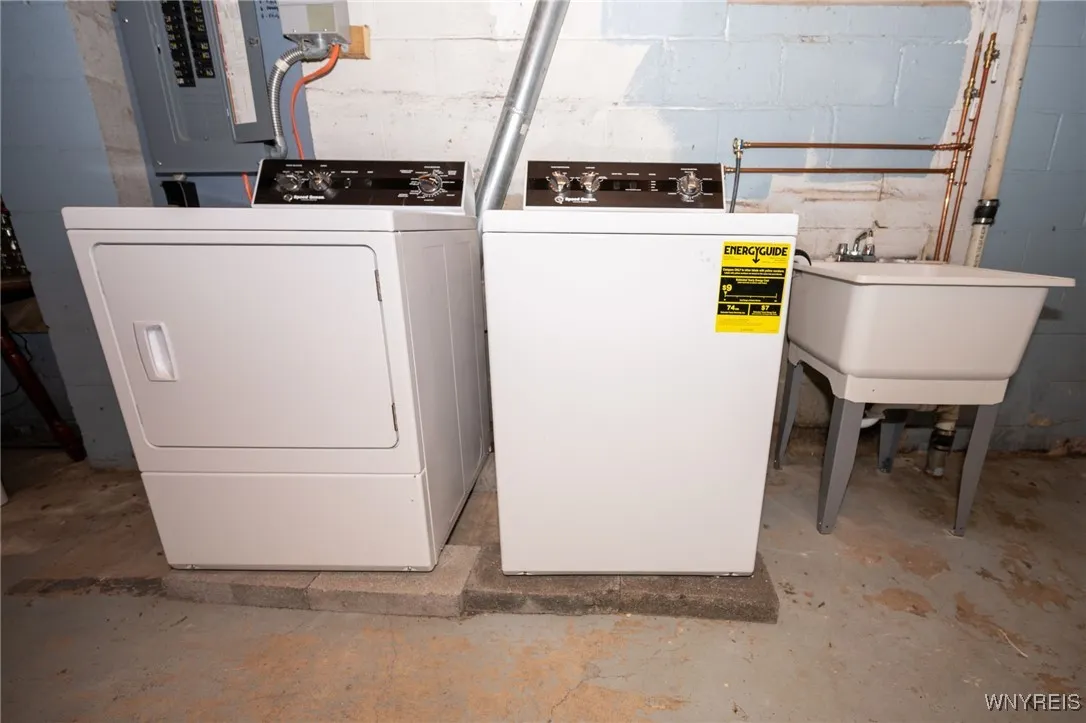 370 Green Street, Lockport City, New York 14094, Lockport City, New York 14094, 3 Bedrooms Bedrooms, 6 Rooms Rooms,1 BathroomBathrooms,Residential,For Sale,370 Green Street, Lockport City, New York 14094,0,B1644665