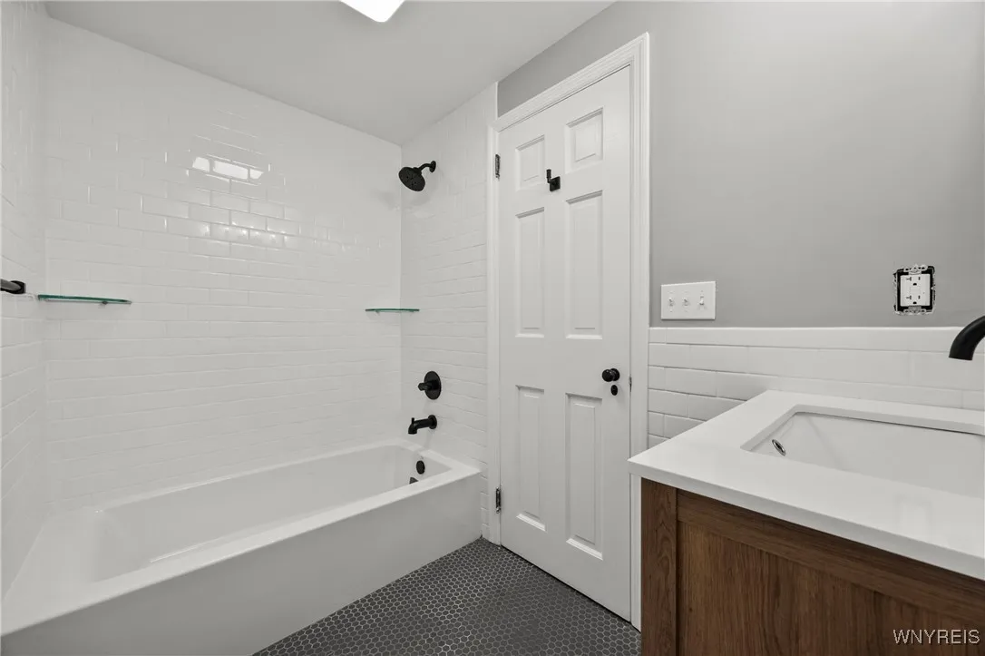 47 Danbury Lane, Tonawanda, New York 14217, Tonawanda, New York 14217, 3 Bedrooms Bedrooms, 9 Rooms Rooms,2 BathroomsBathrooms,Residential,For Sale,47 Danbury Lane, Tonawanda, New York 14217,0,B1645215