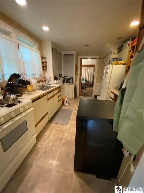 93 Barrett Avenue, Jamestown, New York 14701, Jamestown, New York 14701, 2 Bedrooms Bedrooms, ,2 BathroomsBathrooms,Residential,For Sale,93 Barrett Avenue, Jamestown, New York 14701,0,R1645225