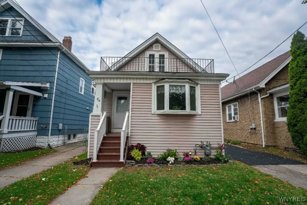 54 Pavonia Street, Buffalo, New York 14207, Buffalo, New York 14207, 4 Bedrooms Bedrooms, ,2 BathroomsBathrooms,Residential,For Sale,54 Pavonia Street, Buffalo, New York 14207,0,B1645075