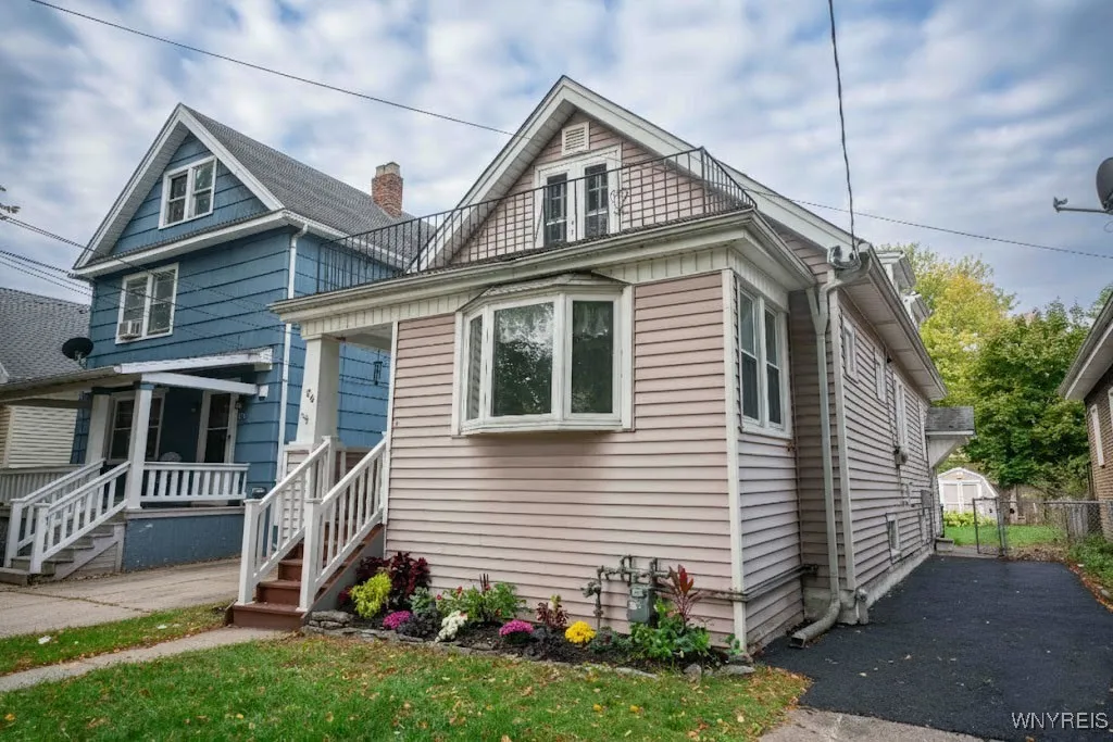 54 Pavonia Street, Buffalo, New York 14207, Buffalo, New York 14207, 4 Bedrooms Bedrooms, ,2 BathroomsBathrooms,Residential,For Sale,54 Pavonia Street, Buffalo, New York 14207,0,B1645075