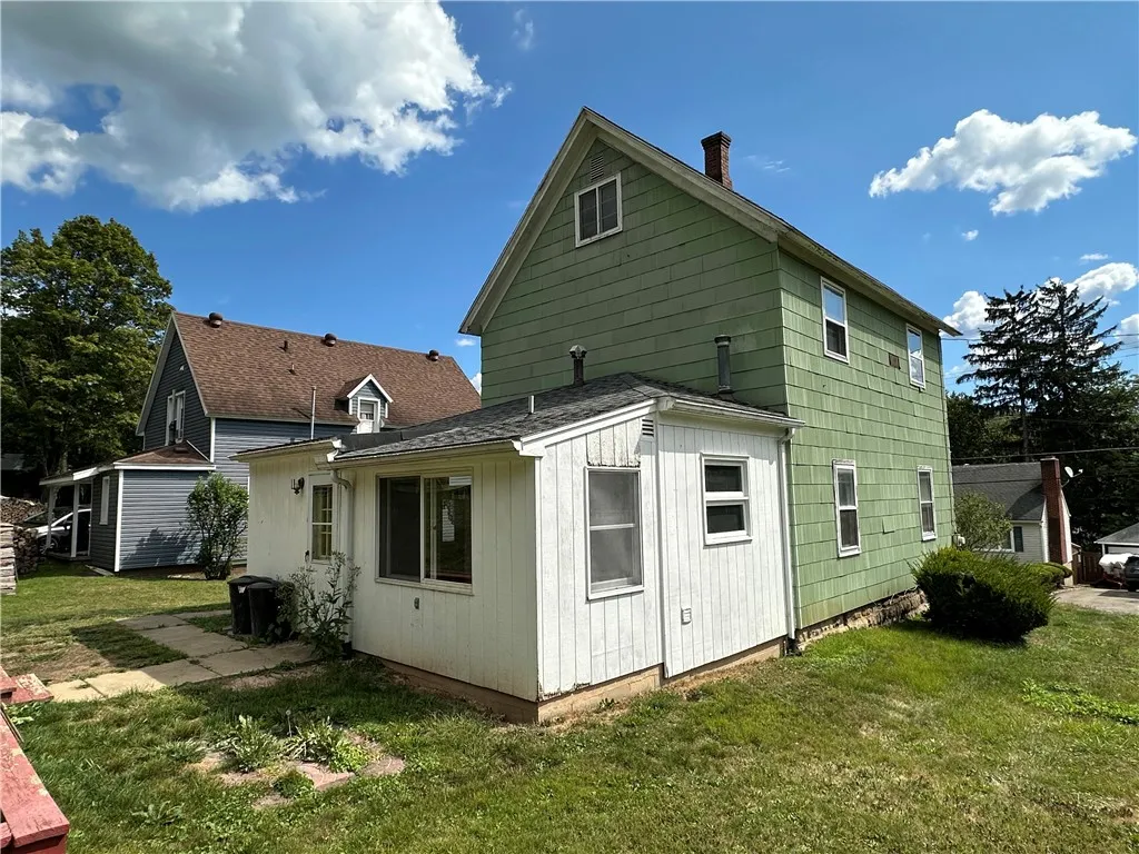 112 Clarence Street, Bradford City, Pennsylvania 1, Bradford City, Pennsylvania 16701, 5 Bedrooms Bedrooms, 9 Rooms Rooms,1 BathroomBathrooms,Residential,For Sale,112 Clarence Street, Bradford City, Pennsylvania 1,0,R1645154