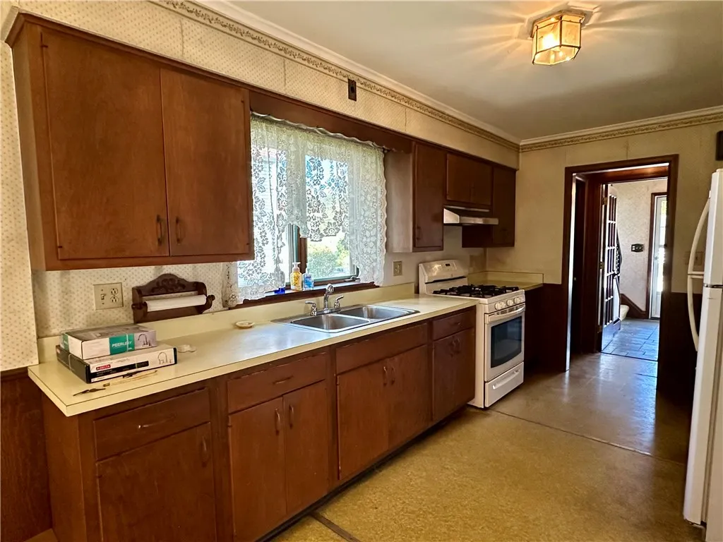 112 Clarence Street, Bradford City, Pennsylvania 1, Bradford City, Pennsylvania 16701, 5 Bedrooms Bedrooms, 9 Rooms Rooms,1 BathroomBathrooms,Residential,For Sale,112 Clarence Street, Bradford City, Pennsylvania 1,0,R1645154