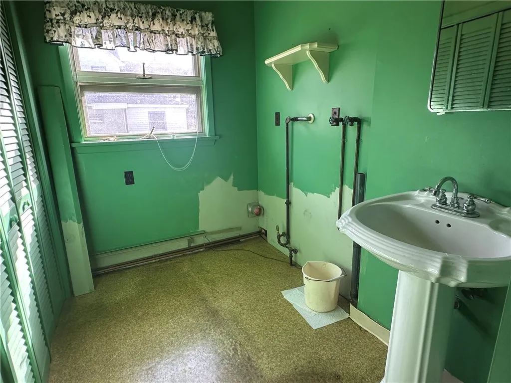 112 Clarence Street, Bradford City, Pennsylvania 1, Bradford City, Pennsylvania 16701, 5 Bedrooms Bedrooms, 9 Rooms Rooms,1 BathroomBathrooms,Residential,For Sale,112 Clarence Street, Bradford City, Pennsylvania 1,0,R1645154