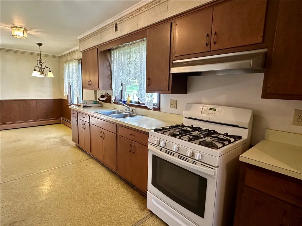 112 Clarence Street, Bradford City, Pennsylvania 1, Bradford City, Pennsylvania 16701, 5 Bedrooms Bedrooms, 9 Rooms Rooms,1 BathroomBathrooms,Residential,For Sale,112 Clarence Street, Bradford City, Pennsylvania 1,0,R1645154