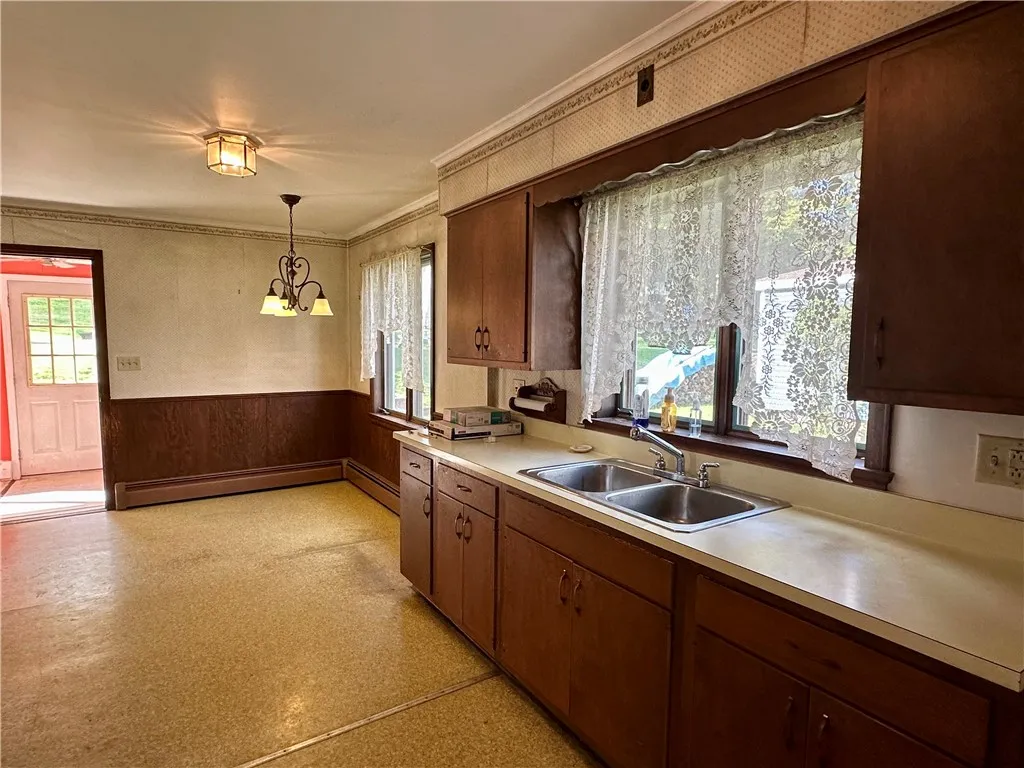 112 Clarence Street, Bradford City, Pennsylvania 1, Bradford City, Pennsylvania 16701, 5 Bedrooms Bedrooms, 9 Rooms Rooms,1 BathroomBathrooms,Residential,For Sale,112 Clarence Street, Bradford City, Pennsylvania 1,0,R1645154