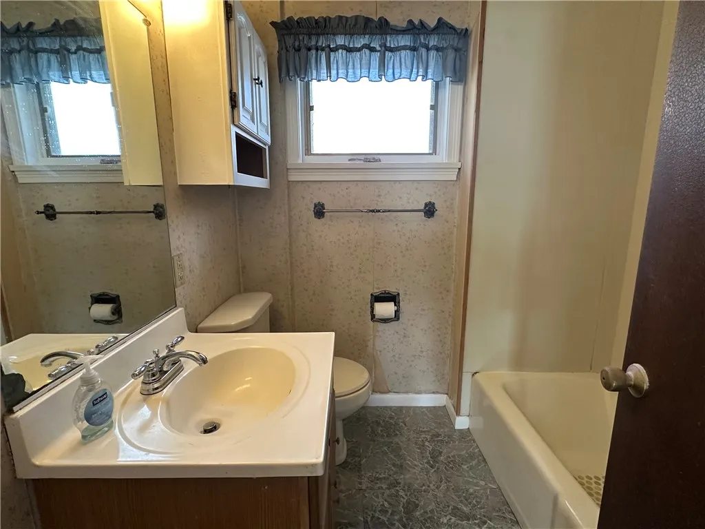112 Clarence Street, Bradford City, Pennsylvania 1, Bradford City, Pennsylvania 16701, 5 Bedrooms Bedrooms, 9 Rooms Rooms,1 BathroomBathrooms,Residential,For Sale,112 Clarence Street, Bradford City, Pennsylvania 1,0,R1645154