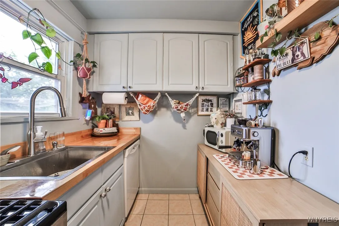 119 Crestwood Avenue, Buffalo, New York 14216, Buffalo, New York 14216, 3 Bedrooms Bedrooms, ,2 BathroomsBathrooms,Residential,For Sale,119 Crestwood Avenue, Buffalo, New York 14216,0,B1644401