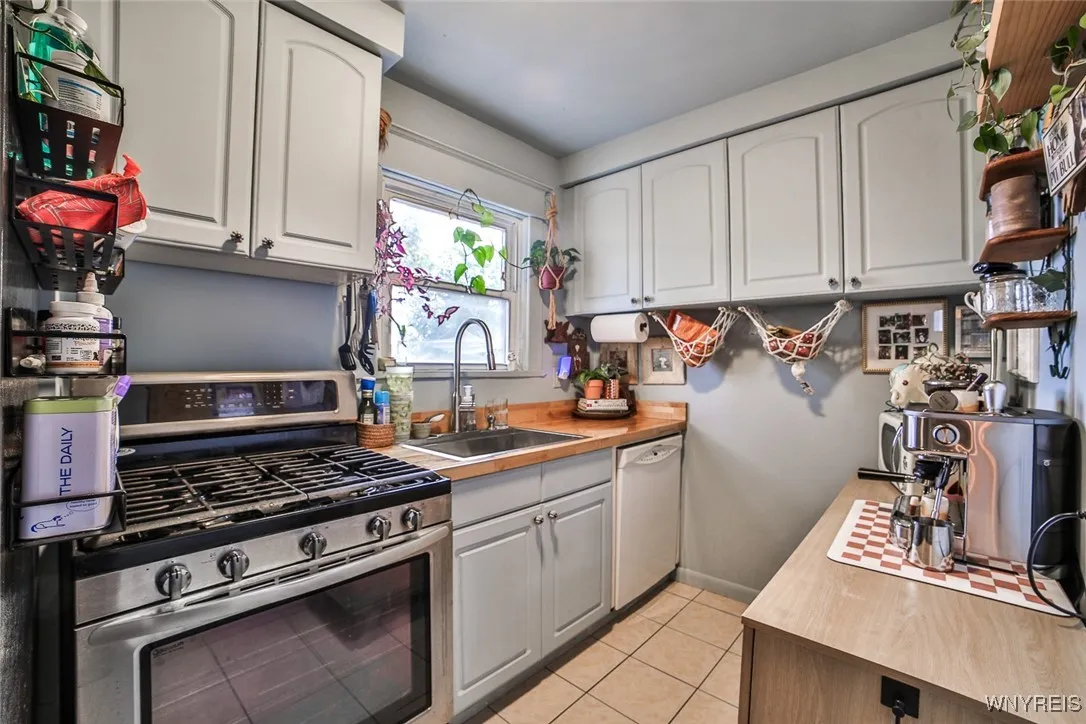 119 Crestwood Avenue, Buffalo, New York 14216, Buffalo, New York 14216, 3 Bedrooms Bedrooms, ,2 BathroomsBathrooms,Residential,For Sale,119 Crestwood Avenue, Buffalo, New York 14216,0,B1644401