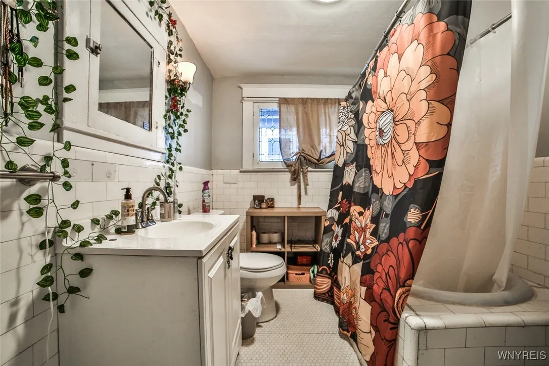 119 Crestwood Avenue, Buffalo, New York 14216, Buffalo, New York 14216, 3 Bedrooms Bedrooms, ,2 BathroomsBathrooms,Residential,For Sale,119 Crestwood Avenue, Buffalo, New York 14216,0,B1644401