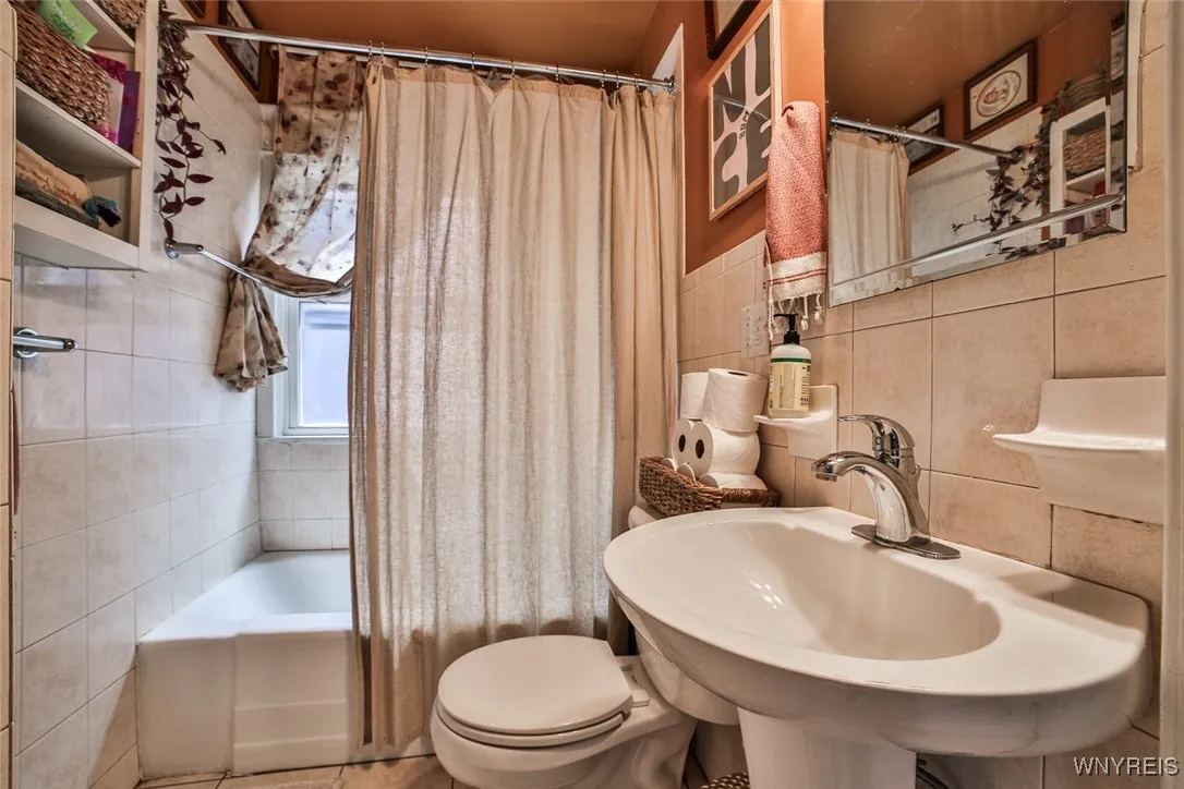 119 Crestwood Avenue, Buffalo, New York 14216, Buffalo, New York 14216, 3 Bedrooms Bedrooms, 7 Rooms Rooms,2 BathroomsBathrooms,Residential,For Sale,119 Crestwood Avenue, Buffalo, New York 14216,0,B1645238