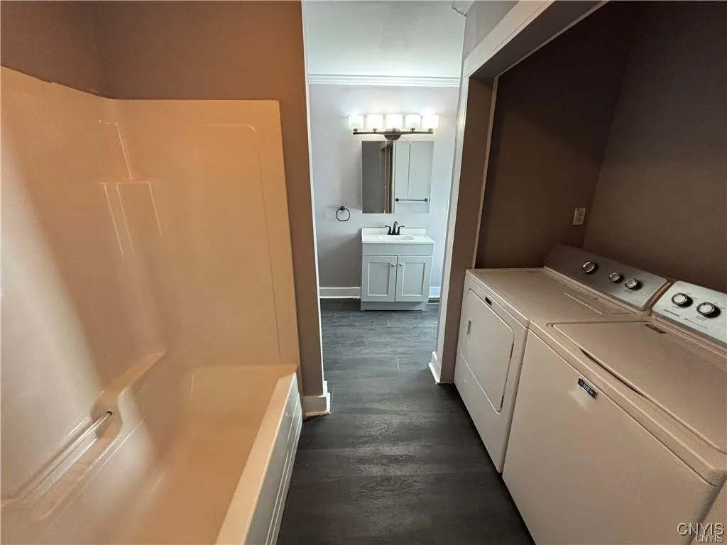 1017 Willis Avenue 1, Syracuse, New York 13204, Syracuse, New York 13204, 6 Bedrooms Bedrooms, 11 Rooms Rooms,2 BathroomsBathrooms,Residential,For Sale,1017 Willis Avenue 1, Syracuse, New York 13204,0,S1644222