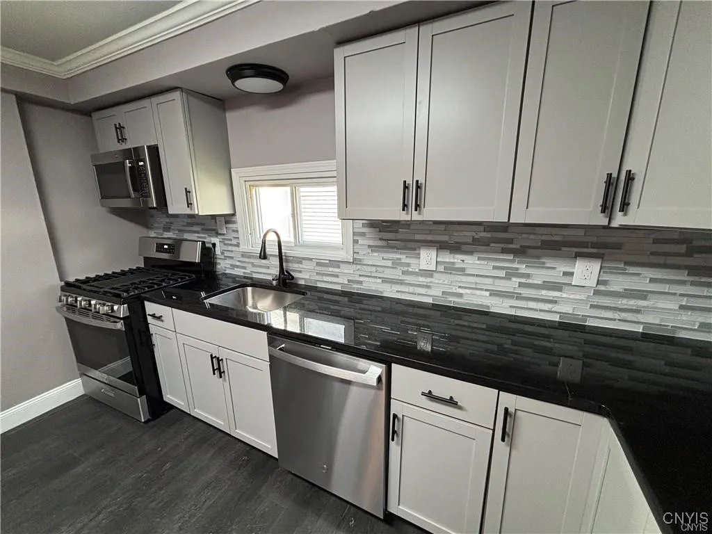 1017 Willis Avenue 1, Syracuse, New York 13204, Syracuse, New York 13204, 6 Bedrooms Bedrooms, 11 Rooms Rooms,2 BathroomsBathrooms,Residential,For Sale,1017 Willis Avenue 1, Syracuse, New York 13204,0,S1644222