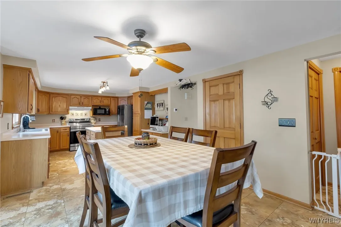 217 Dimatteo Drive, North Tonawanda, New York 1412, North Tonawanda, New York 14120, 3 Bedrooms Bedrooms, 7 Rooms Rooms,2 BathroomsBathrooms,Residential,For Sale,217 Dimatteo Drive, North Tonawanda, New York 1412,0,B1644059