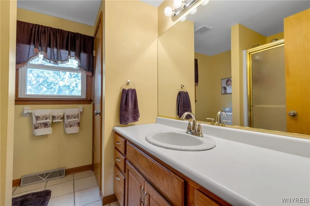 217 Dimatteo Drive, North Tonawanda, New York 1412, North Tonawanda, New York 14120, 3 Bedrooms Bedrooms, 7 Rooms Rooms,2 BathroomsBathrooms,Residential,For Sale,217 Dimatteo Drive, North Tonawanda, New York 1412,0,B1644059