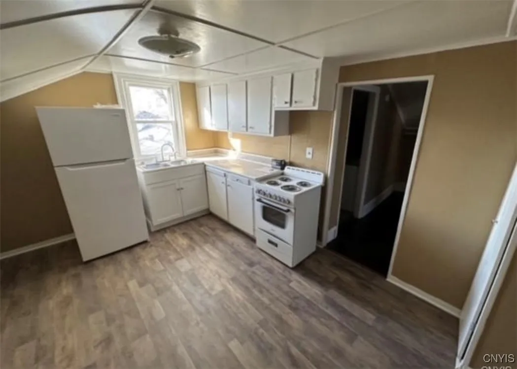 34 East 6th Street 1, Oswego, New York 13126, Oswego, New York 13126, 2 Bedrooms Bedrooms, 5 Rooms Rooms,1 BathroomBathrooms,Residential Lease,Closed,34 East 6th Street 1, Oswego, New York 13126,0,S1645245