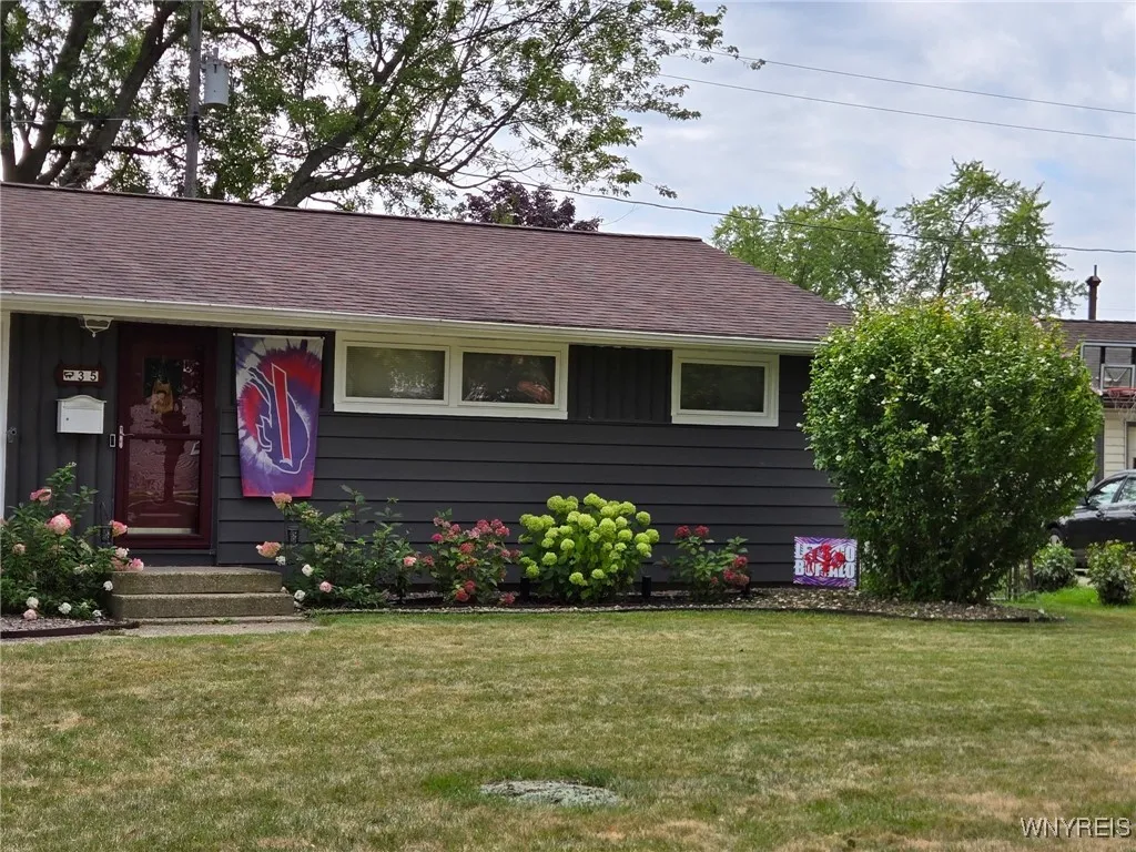 35 Lindan Drive, Lancaster, New York 14043, Lancaster, New York 14043, 3 Bedrooms Bedrooms, 9 Rooms Rooms,2 BathroomsBathrooms,Residential,For Sale,35 Lindan Drive, Lancaster, New York 14043,0,B1645182