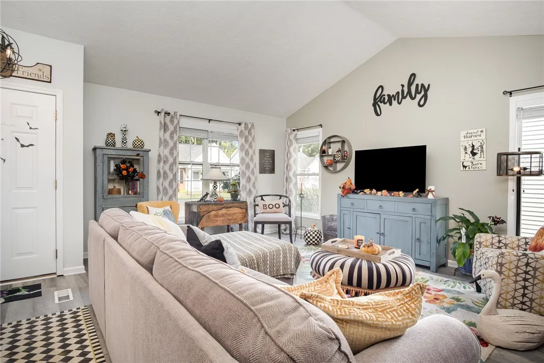 25 Brownstone Lane, Greece, New York 14615, Greece, New York 14615, 2 Bedrooms Bedrooms, 6 Rooms Rooms,2 BathroomsBathrooms,Residential,For Sale,25 Brownstone Lane, Greece, New York 14615,0,R1645072